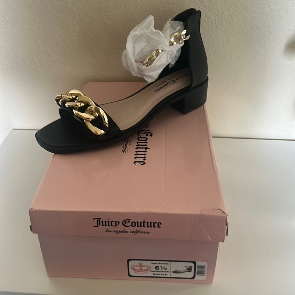 Black Juicy sandal with gold chain accent
